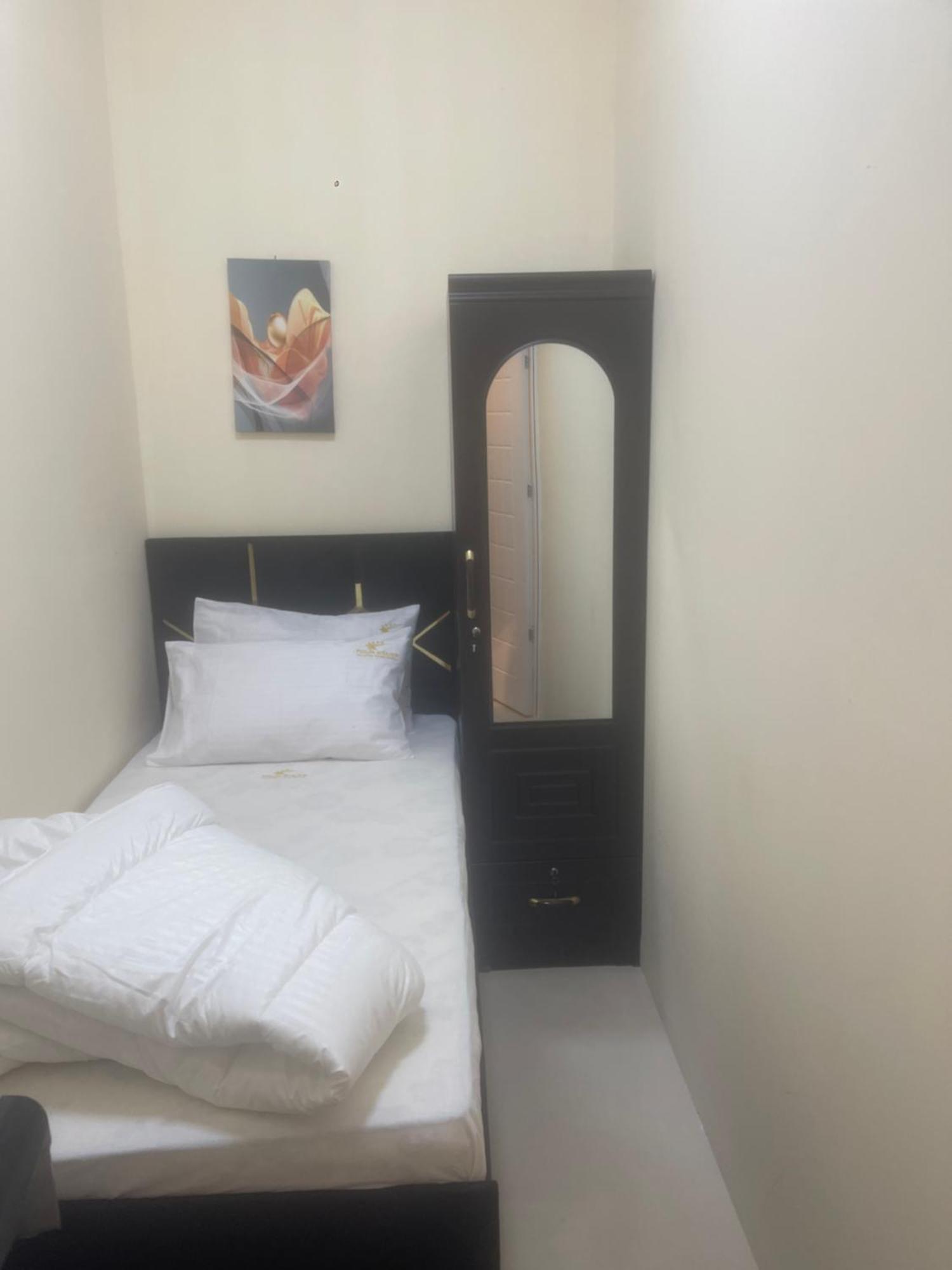 Four Stars Hostel ดูไบ ภายนอก รูปภาพ