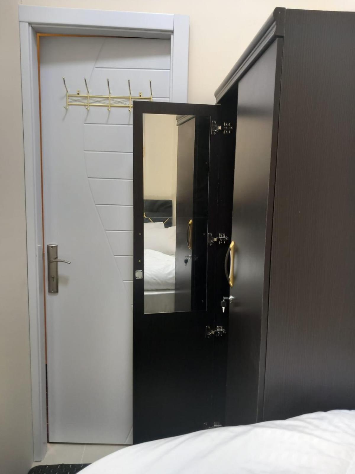 Four Stars Hostel ดูไบ ภายนอก รูปภาพ