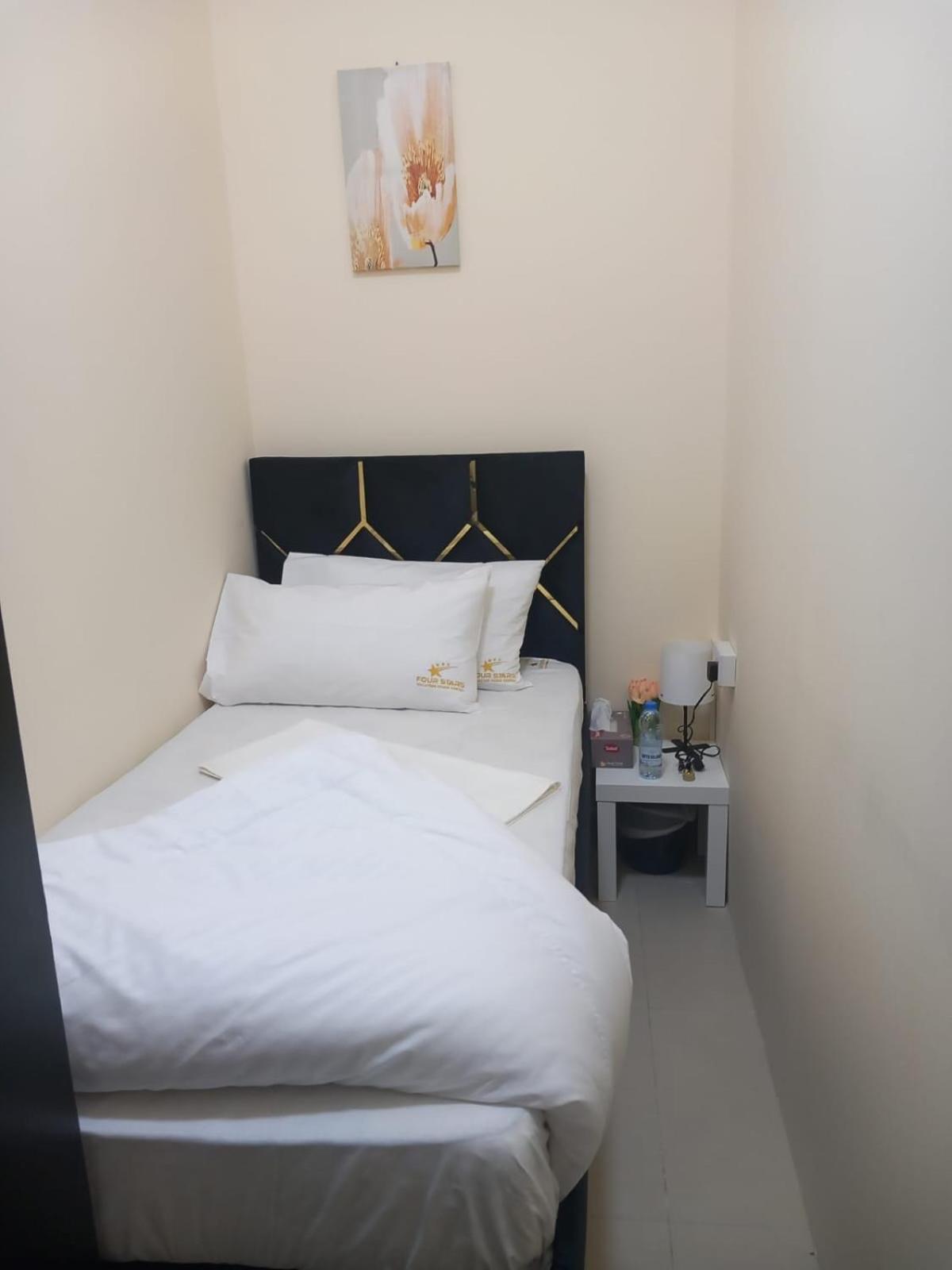 Four Stars Hostel ดูไบ ภายนอก รูปภาพ