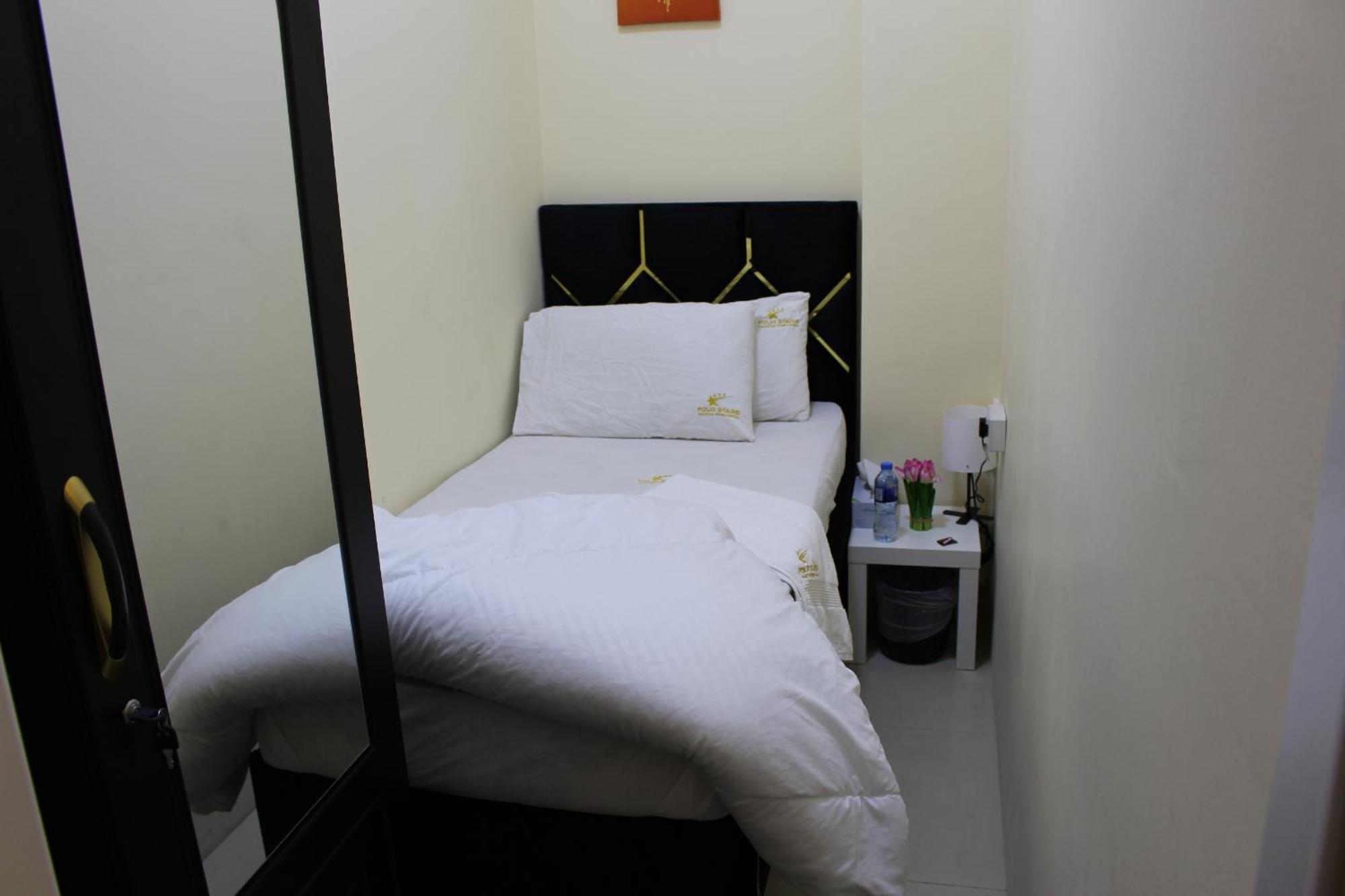 Four Stars Hostel ดูไบ ภายนอก รูปภาพ